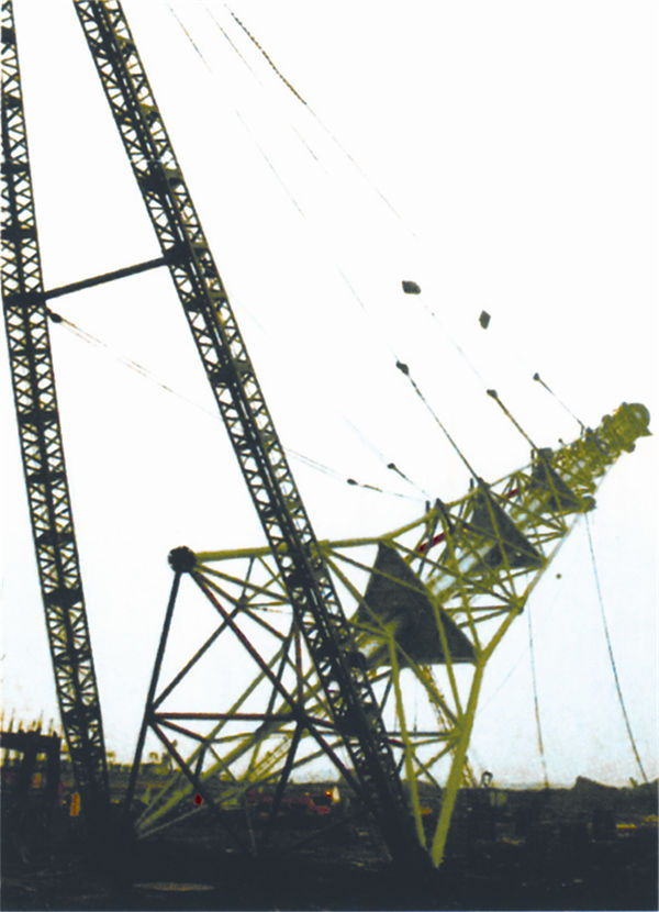 A型桅杆扳立中国石化公司火炬塔